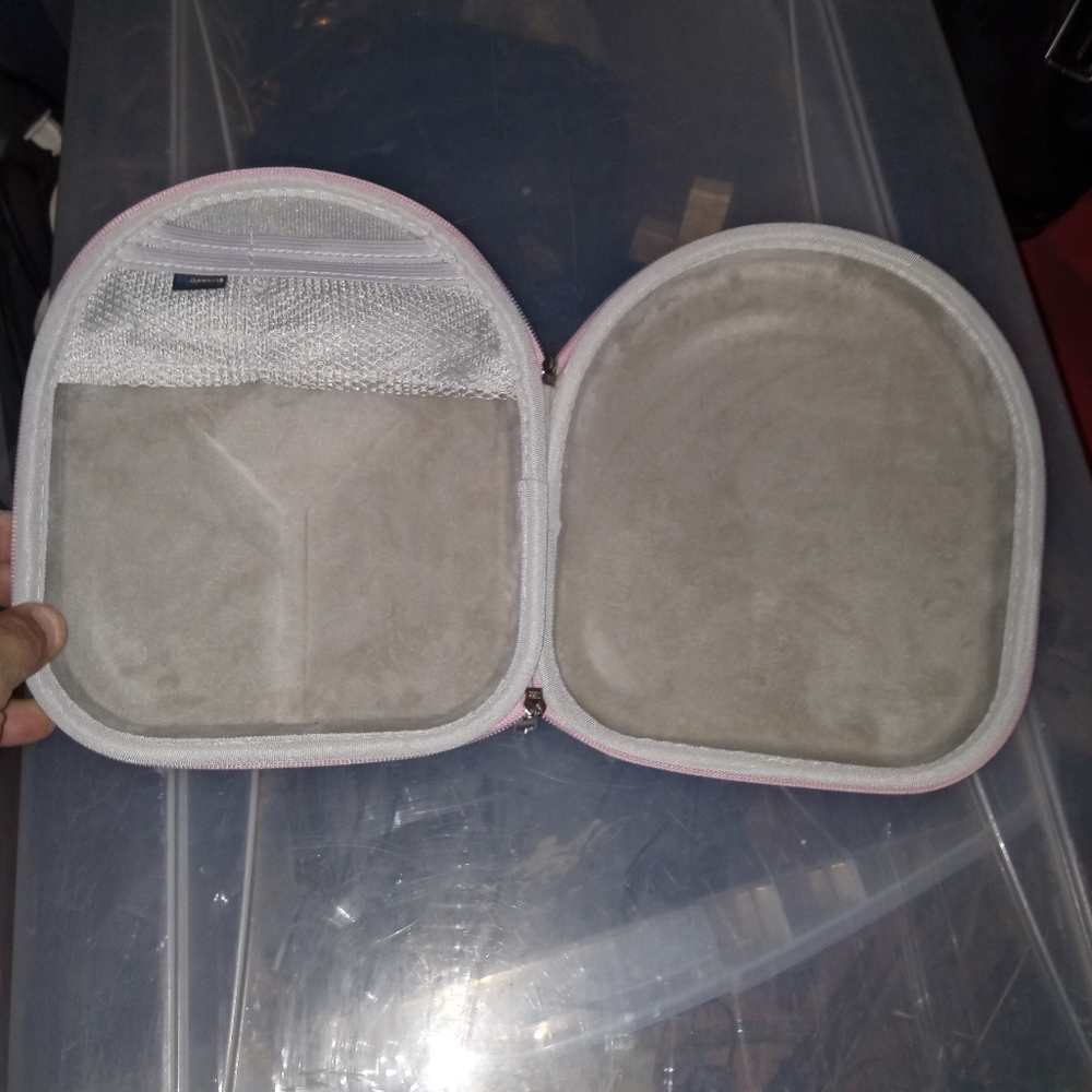 Hard case - Picture 2 of 2